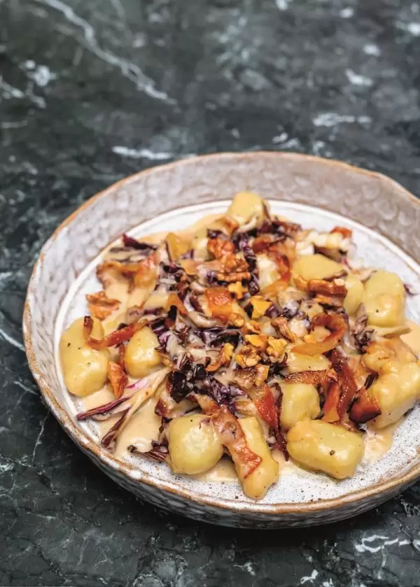 Gnocchi di patate met spek, fonduta en walnoten