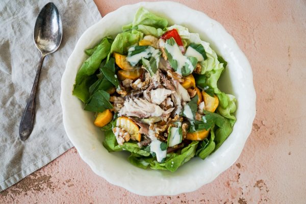 Salade met gerookte makreel en geroosterde groenten