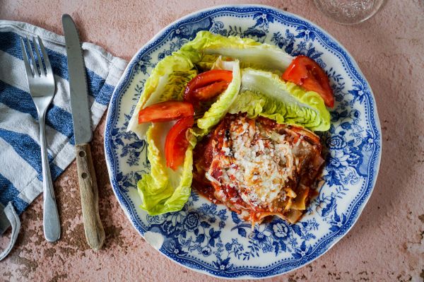 Klassieke lasagne met aubergine, courgette en bechamelsaus